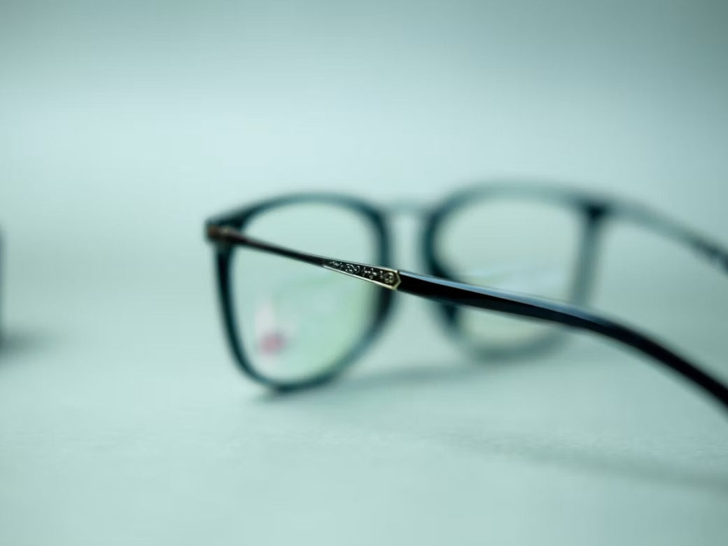 Understanding Your Eyeglasses: What's Normal and What's Not