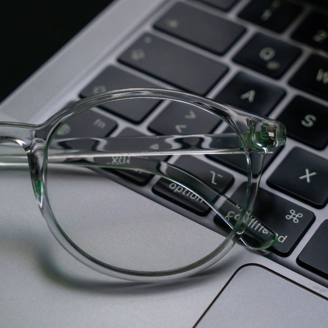 The Harmful Effects of Blue Light – How to Protect Your Eyes